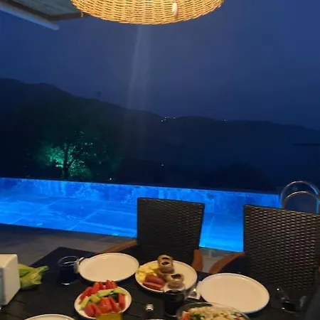 Mavi Ve Yesilin Sonsuz Tonu Casa de Férias *